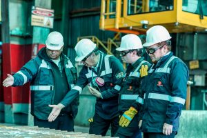 hombres trabajando en codelco